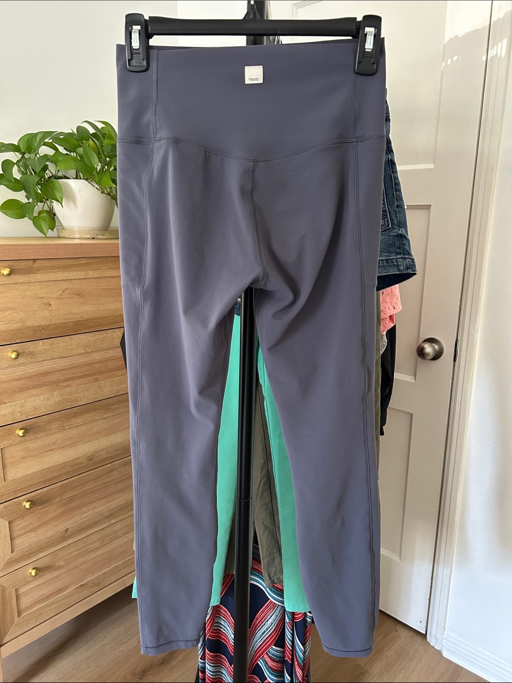 Vuori Leggings. Size small. 25” inseam. Navy. Excellent condition. - Picture 2 of 5